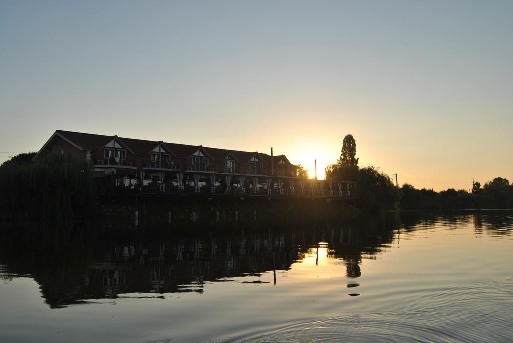 Lacul Racilor Olimp Bagian luar foto