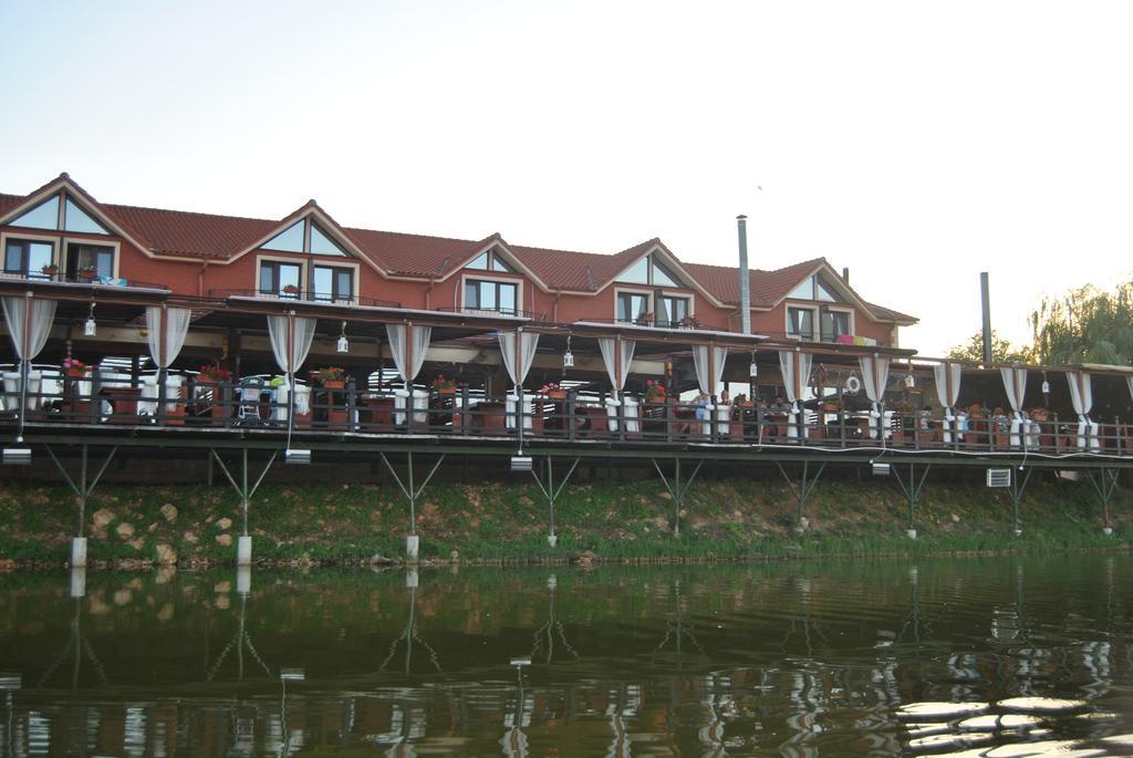 Lacul Racilor Olimp Bagian luar foto
