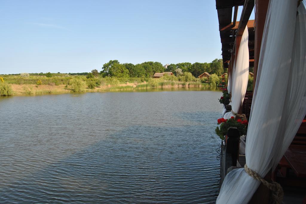 Lacul Racilor Olimp Bagian luar foto